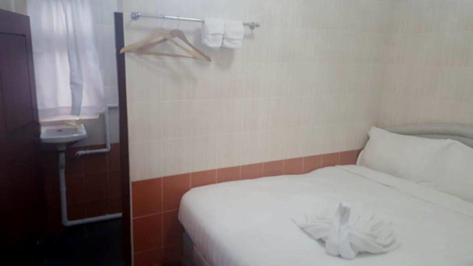 Pandora Motel Yangon Ngoại thất bức ảnh